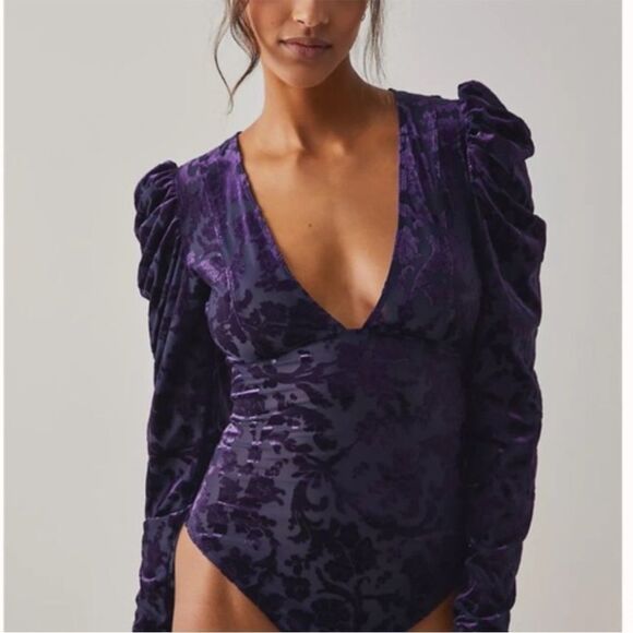 Free People Tops - NWT free people magic hour puff sleeve velvet bodysuit small